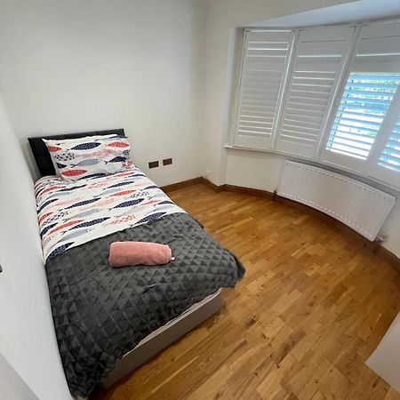 Good Priced Single Rooms In Northolt Eksteriør bilde
