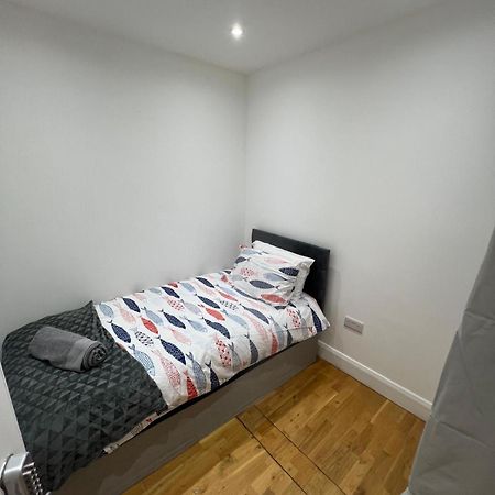Good Priced Single Rooms In Northolt Eksteriør bilde
