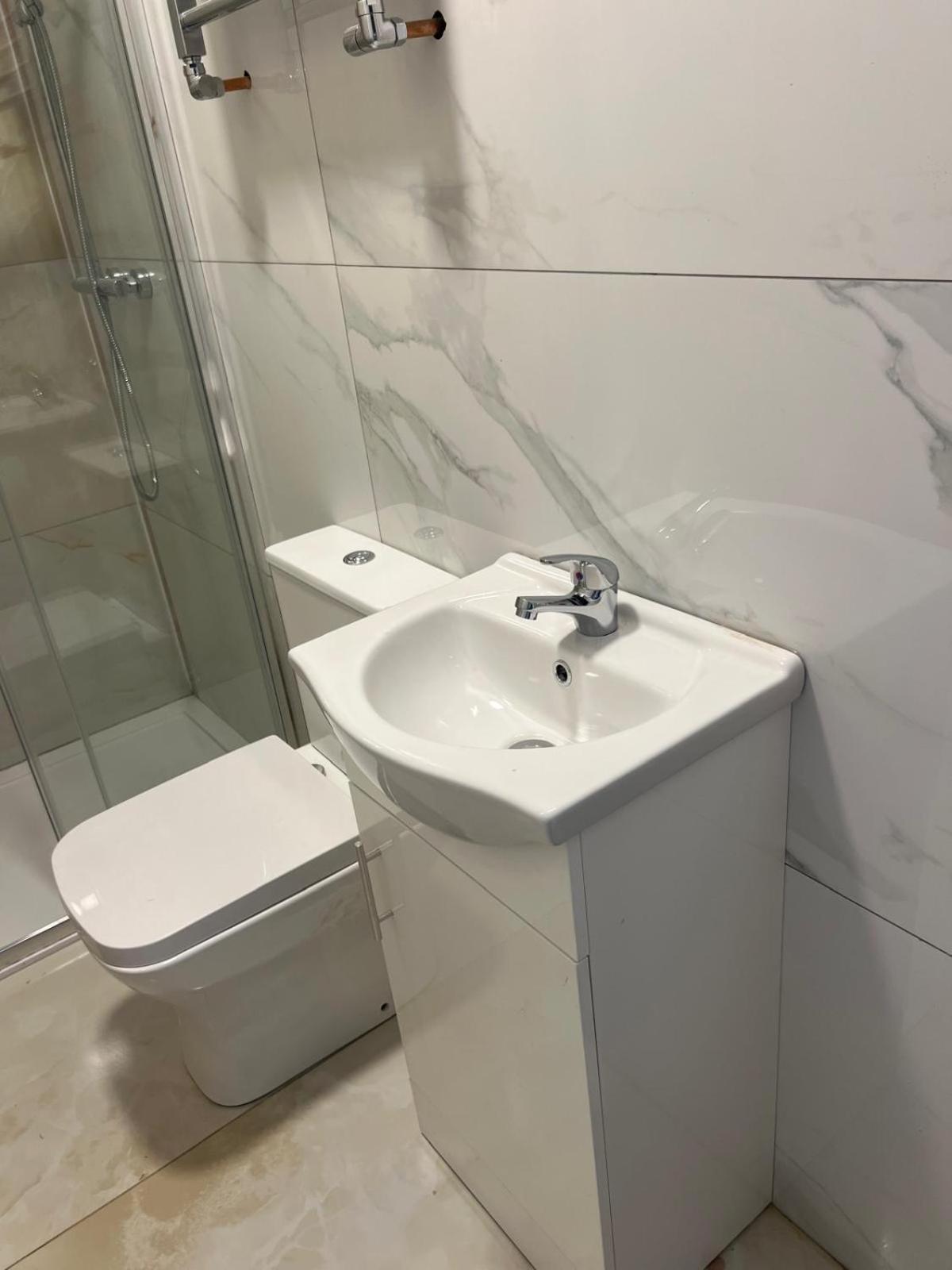 Good Priced Single Rooms In Northolt Eksteriør bilde