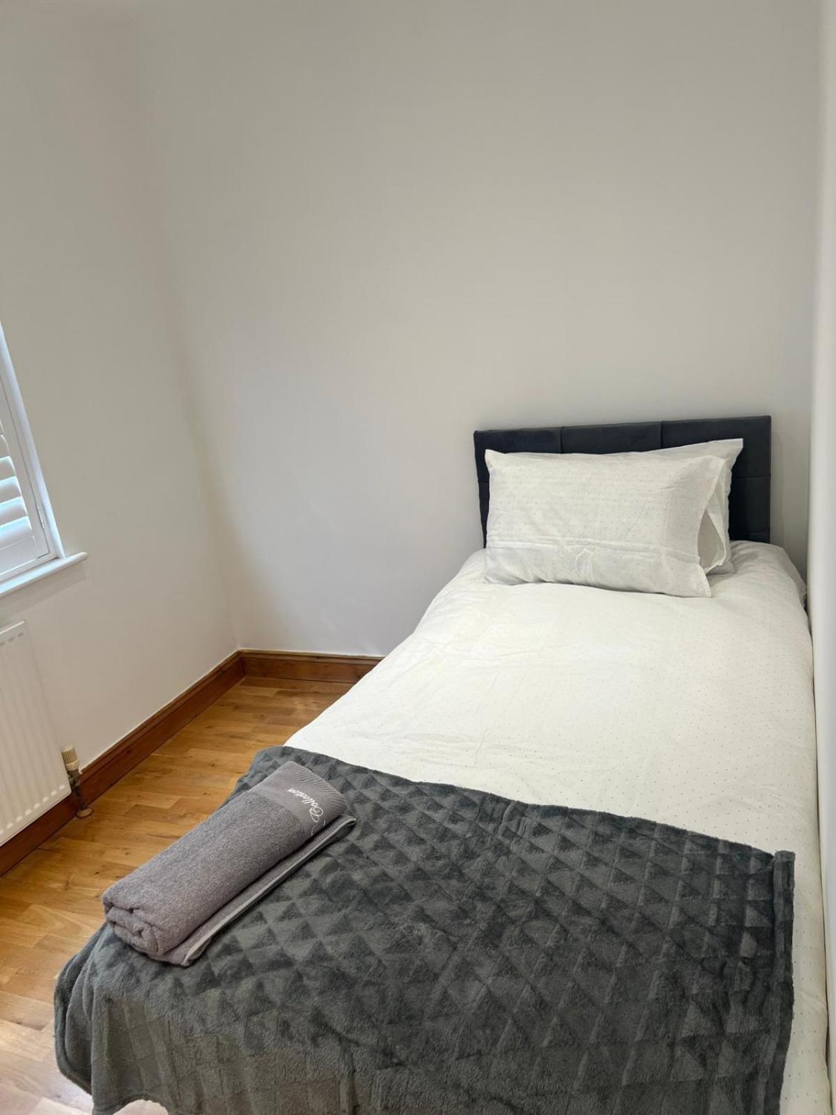 Good Priced Single Rooms In Northolt Eksteriør bilde