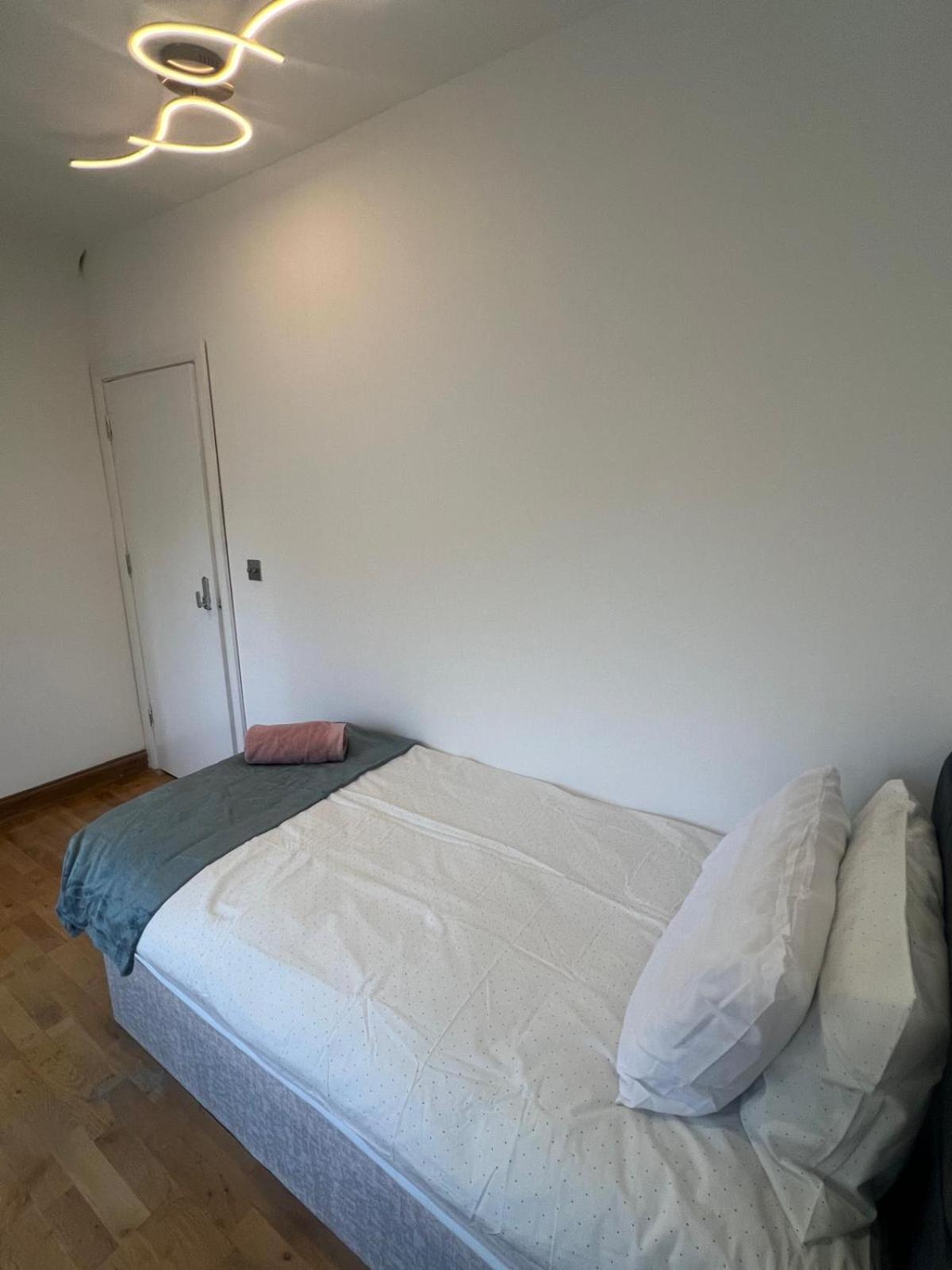 Good Priced Single Rooms In Northolt Eksteriør bilde