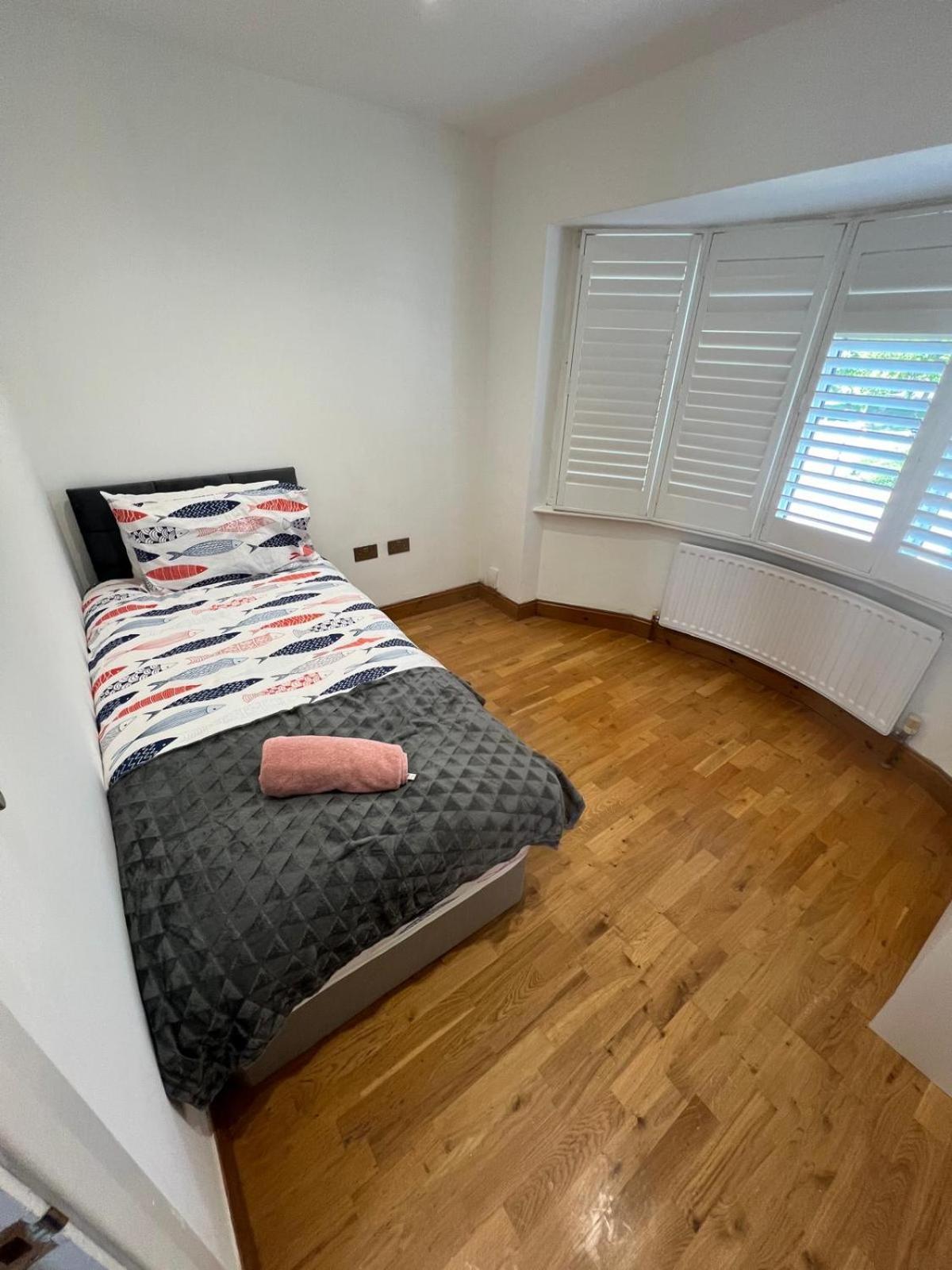Good Priced Single Rooms In Northolt Eksteriør bilde