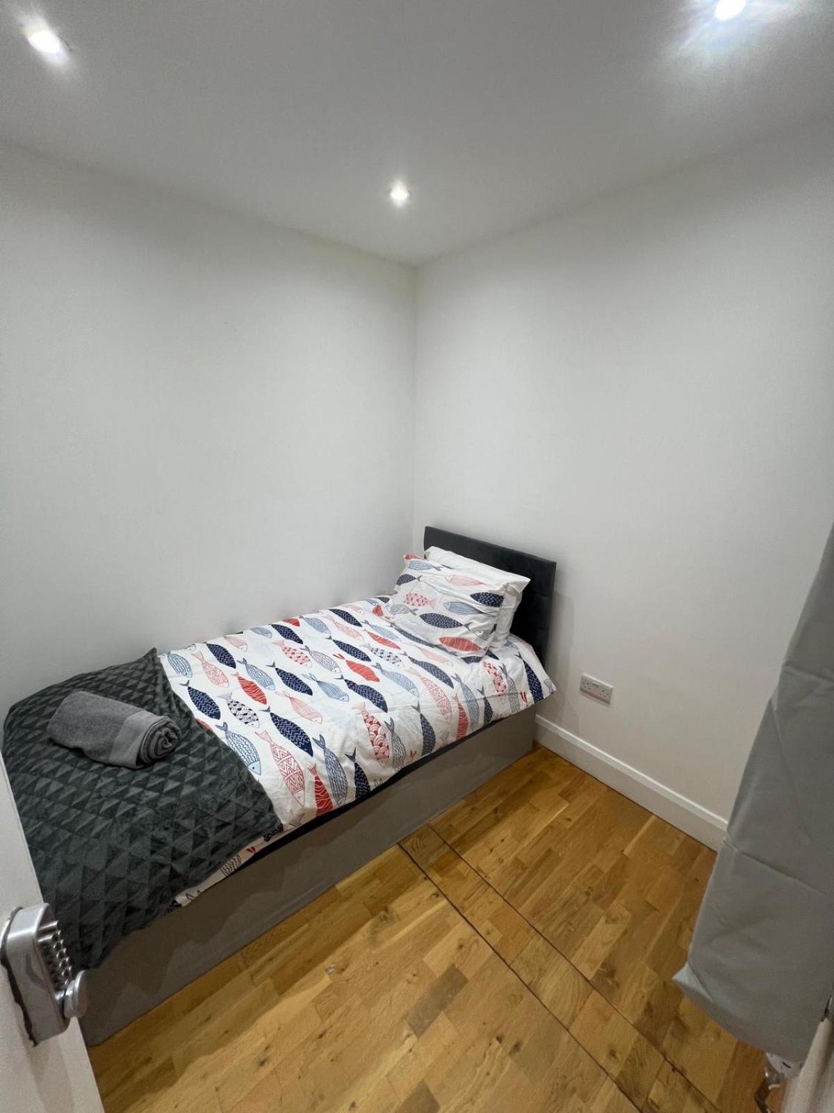 Good Priced Single Rooms In Northolt Eksteriør bilde